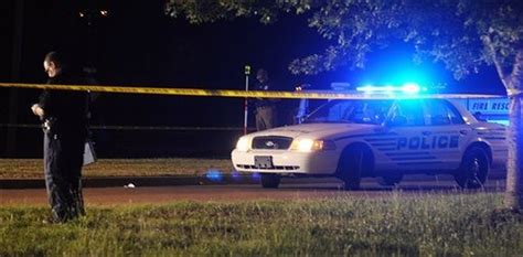 2 Mississippi Officers Fatally Shot 2 Suspects Sought