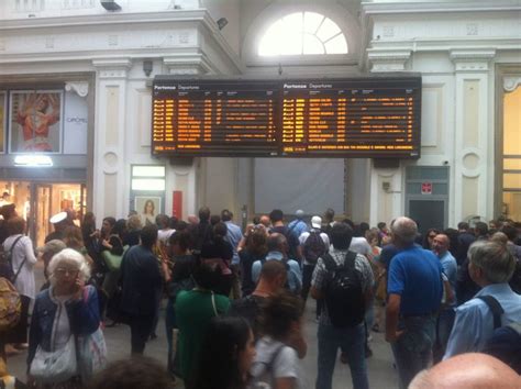 Guasto Ad Un Treno Linea Ferroviaria In Tilt Sospesa La Circolazione