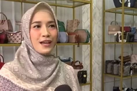 Berawal Dari Hobi Koleksi Tas Branded Wanita Asal Bekasi Ini Raup