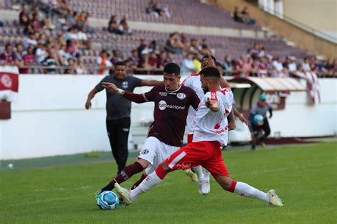 Ferroviária sai na frente mas Hercílio Luz reage e empata jogo de ida