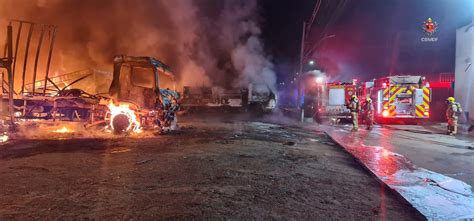 Após vazamento de combustível incêndio atinge caminhões na Cidade