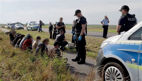 Familien An Grenze Aufgegriffen Bundespolizei Beh Lt Sie Ber Nacht Da