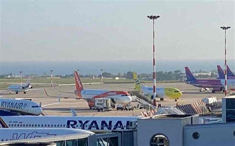 Aeroporti Di Puglia Oltre Milioni E Mezzo Di Passeggeri Leccesera