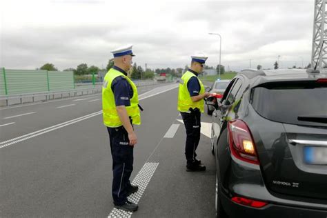 Policjanci Ze Wiecia I Grudzi Dza Po Czyli Si Y Kontrolowali