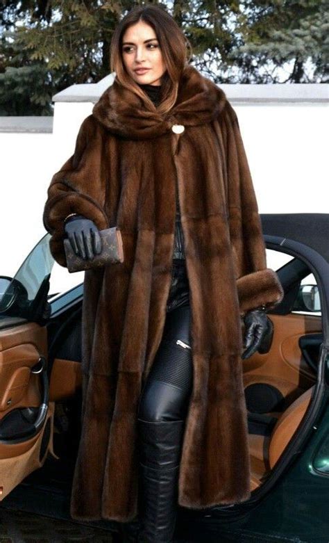 Pin By Boite Alettres On Fourrure 4 Fur Coats Women Mink Fur Coat Fashion