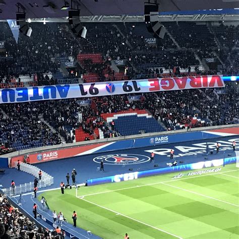 Fan10 On Twitter ¡los Abandonan😳🇫🇷 Los Ultras Del Psg Empezaron A