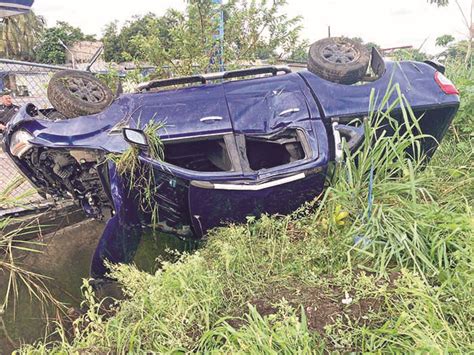 Camioneta Volcada Fue Abandonada Peri Dico El Orbe