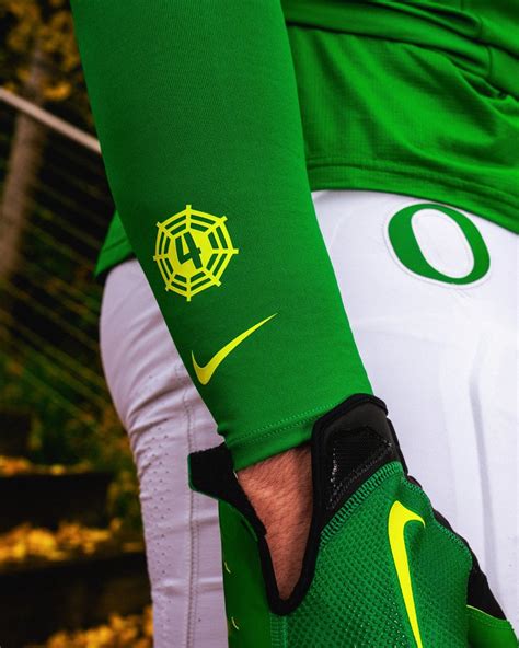 Oregon Ducks Unveil Uniforms Honoring Spencer Webb for Oregon State ...