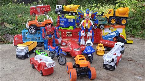 Mr Toys Mencari Mainan Dan Menemukan Mainan Mobil Mobilan Truk Pemadam