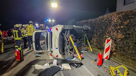 Unfall im Sauerland Auto überschlägt sich Mann schwer verletzt