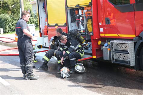 Echenoz La M Line Haute Sa Ne Un Pavillon D Truit Par Les Flammes