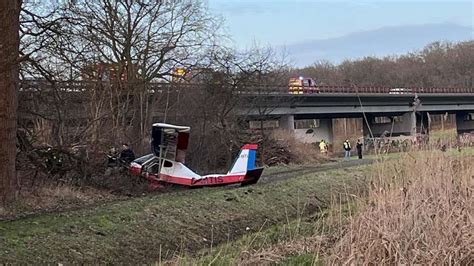 Flugzeug St Rzt Direkt Neben Autobahn In Nrw Ab A Wegen Reparatur