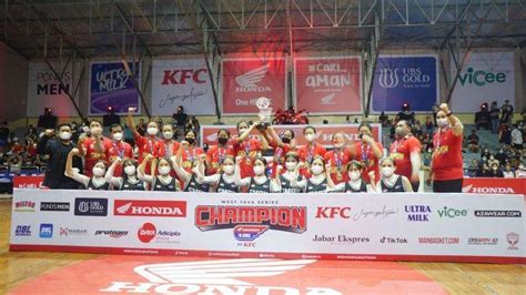 Tim Basket SMA BPK Penabur Cirebon Kawinkan Gelar Juara Honda DBL With