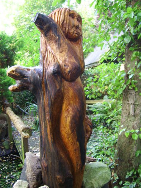 Holz Skulptur Akt Künstlergarten Akt Tettens Frau von Lothar