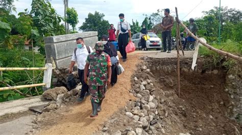 Diterjang Banjir Jembatan Antar Dua Kecamatan Di Kabupaten Brebes