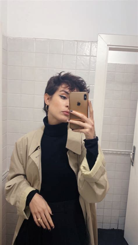 Foto Gif, Shot Hair Styles, Mullets, Celebs, Celebrities, Aesthetic