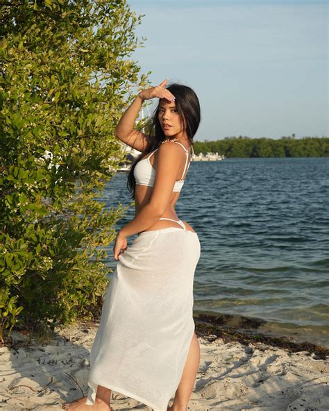 Ale Valero - Ale Valero added a new photo.