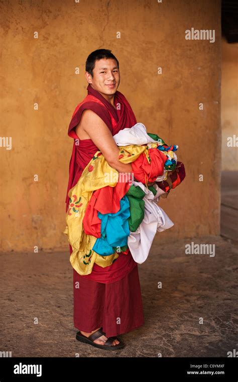 Bhutan Monk Hi Res Stock Photography And Images Alamy