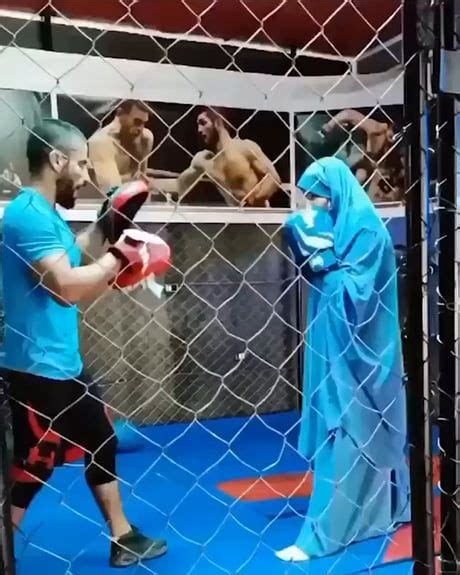 When You Do Hijab But Also Lowjab Hook And Uppercut Awesome Treino De Artes Marciais