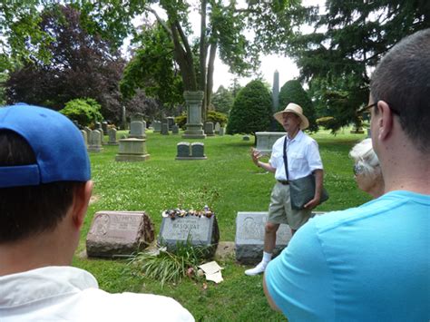 The Gay Graves Tour Walkaboutny