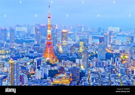 View of the Tokyo skyline at night Stock Photo - Alamy