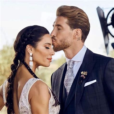 Besos Y Abrazos Pasados Por Agua Pilar Rubio Y Sergio Ramos Celebran