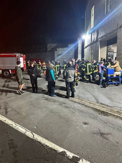 Brennender Batteriespeicher Im Industriebetrieb Einsatz Bung