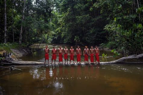 Amazon Tribe Clings to Traditional Way of Life - NBC News