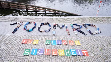 Klimaschutz Fridays For Future Fordert Milliarden Sonderverm Gen