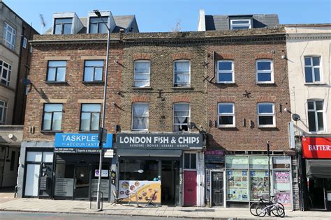 Local Guide and Property Information for New North Road, London 7