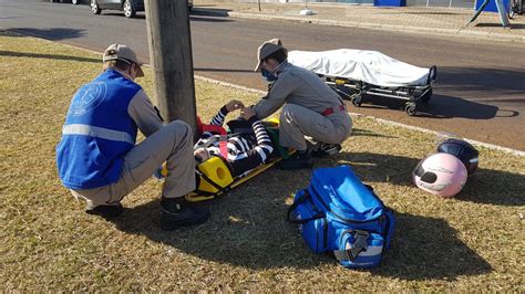 Mulher Fica Ferida Ao Sofrer Queda De Moto Na Avenida Brasil Cgn O