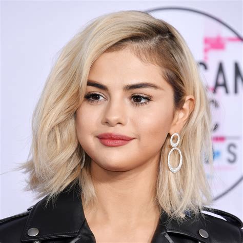 Transformação Selena Gomez Está Loira Capricho