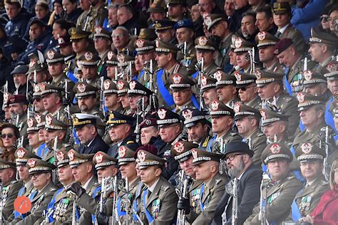 Cambio Di Vertice Nell Esercito Il Passaggio Di Consegne Tra Serino E