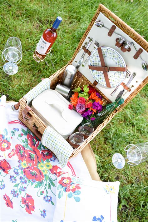 A Picnic Basket for Two | With Wonder and Whimsy | Picnic fashion ...