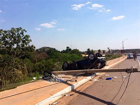 G Assaltantes Capotam Ve Culo Roubado Durante Fuga Em Mt E Fogem