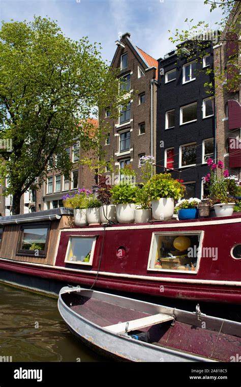 House boat amsterdam hi-res stock photography and images - Alamy