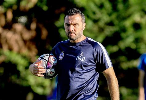 tirana shehi flet  shortin dhekampionatin bardheblu sporti im