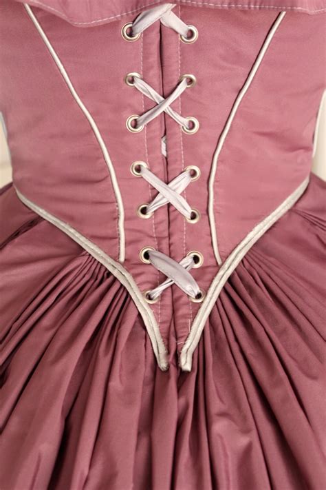 Victorian Ball Gown In Mauve Taffeta And Silver Lace 1860 Etsy