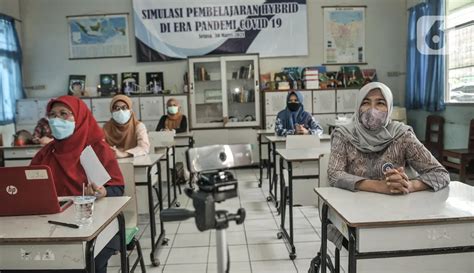 FOTO Simulasi Sekolah Tatap Muka Dengan Model Kelas Hybrid Foto