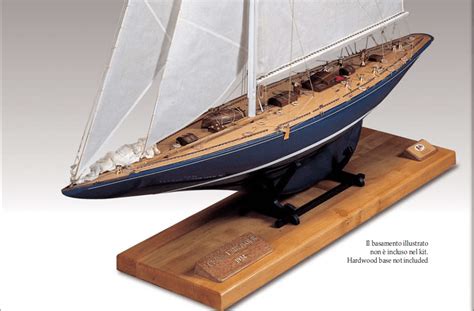 Amati Bluenose Canadian Fishing Schooner Woodenmodelshipkit