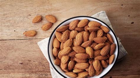 Cómo tostar almendras en casa en la sartén al horno y en la airfryer