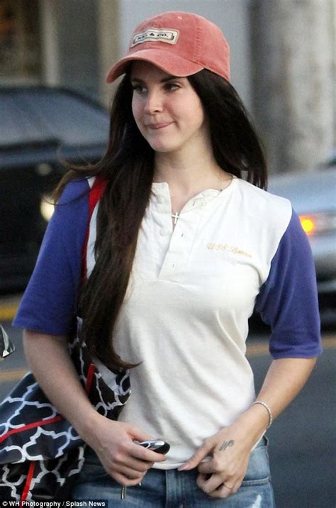 Usually glamorous Lana Del Rey goes bare-faced in ripped jeans and T ...