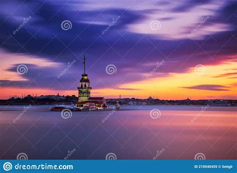 Maidens Torre Kiz Kulesi Também Conhecida Como Torre De Lentes Imagem