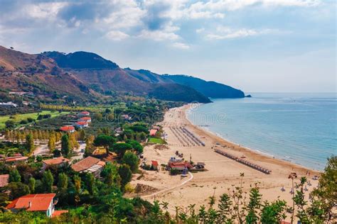 Spiaggia E Paesaggio Del Mare Con Sperlonga Lazio Italia Villaggio