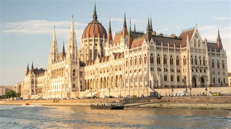 Budapest Parliament Guide — Tips, Guided Tour & Tickets (2023)