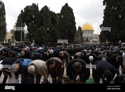 Jerusal N Israel Th De Febrero De Los Devotos Musulmanes