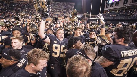 Wake Forest Football Team Relishes Thanksgiving Feelings Wfu