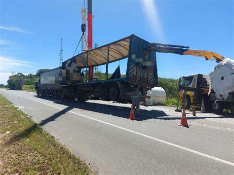 Carreta Tomba Na Serra Das Russas Em Gravat E Causa Congestionamento