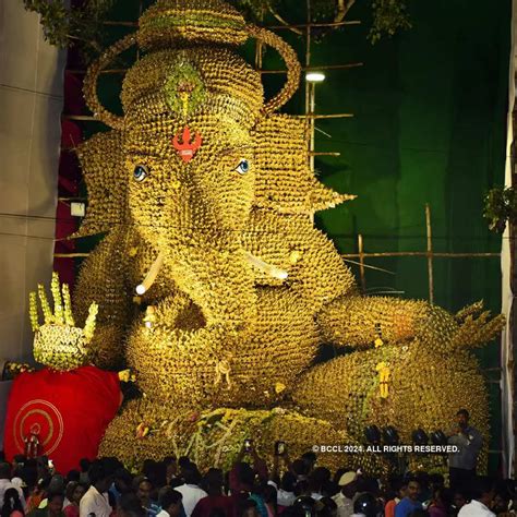 From Chandrayaan-3 to eco-friendly Ganpati: Unique pandals illuminate ...