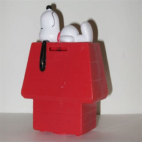 Snoopy On Doghouse Chex Bank